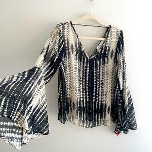 ✨Vintage Havana Bell sleeve shirt✨